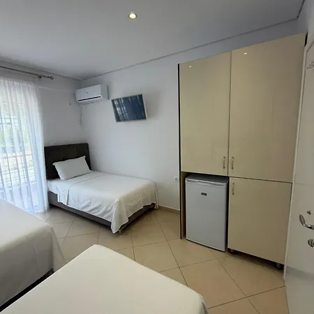 Royal Hotel Himarë