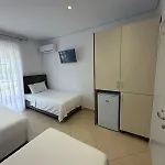 Royal Hotel Himarë